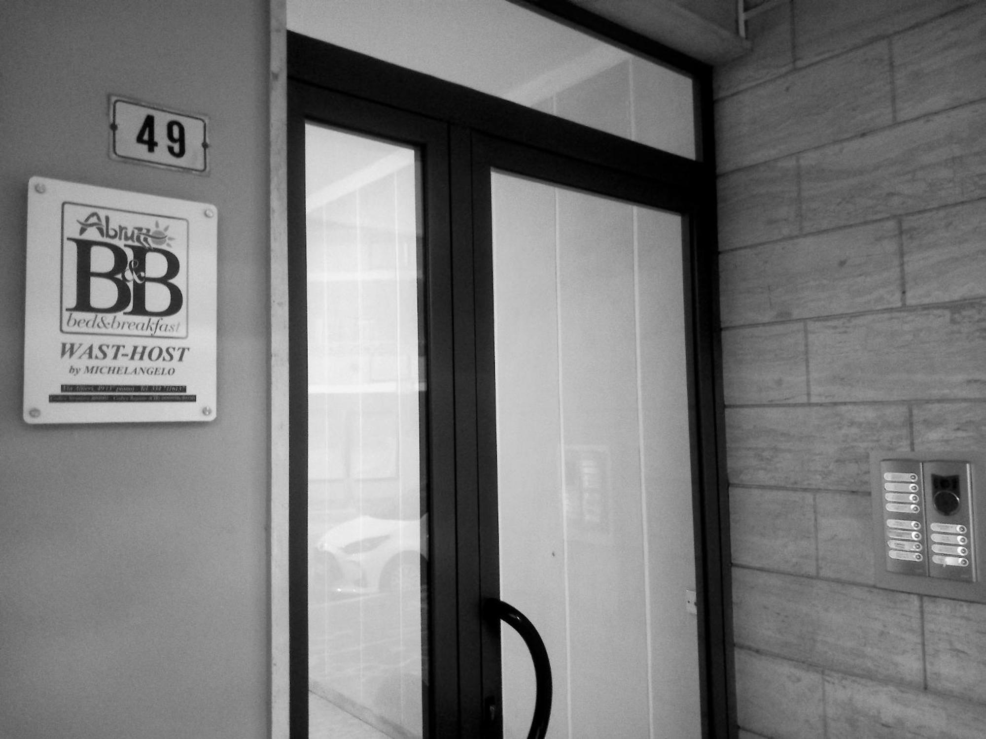 Bed and Breakfast Wast-Host By Michelangelo Vasto Esterno foto
