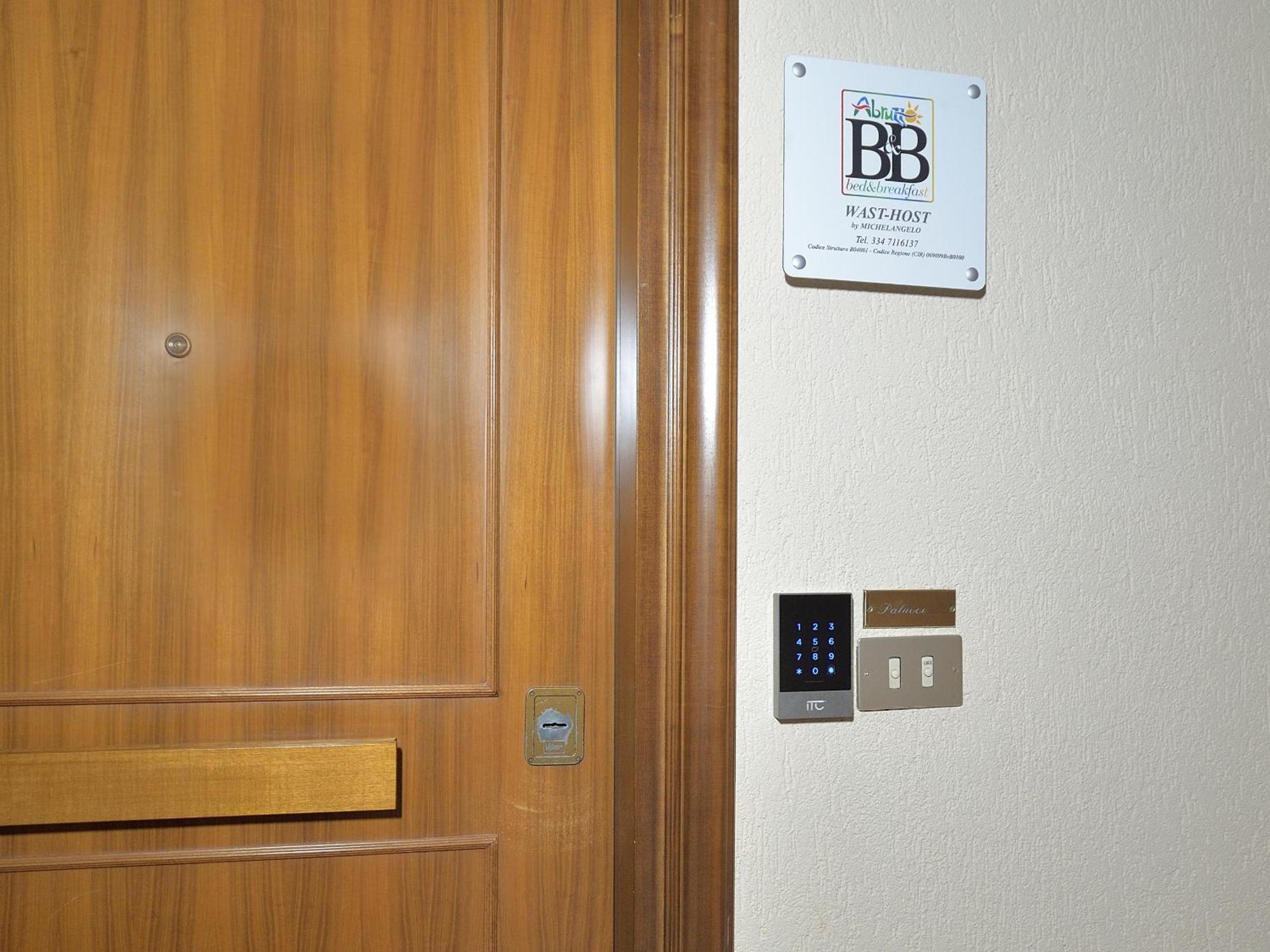 Bed and Breakfast Wast-Host By Michelangelo Vasto Esterno foto